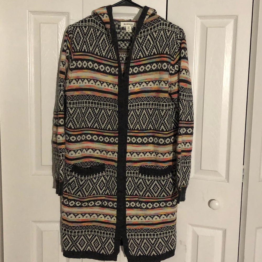 Colorful striped hooded sweater with two front pockets